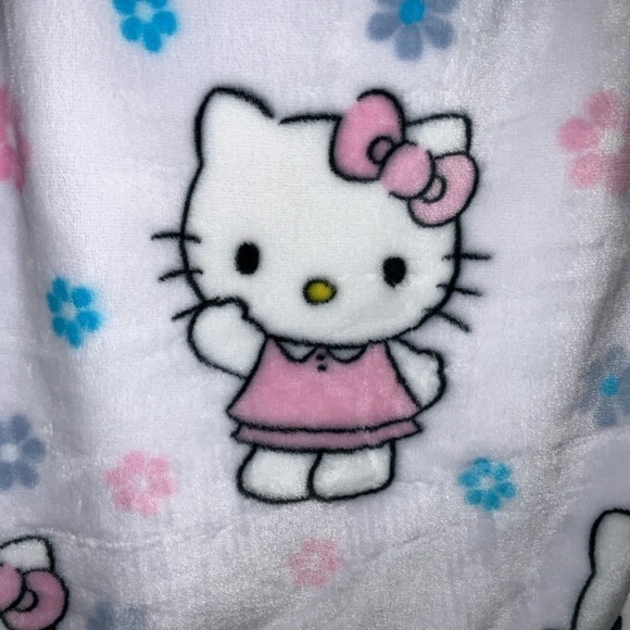 Hello Kitty spring flower blanket - Picture 3 of 10